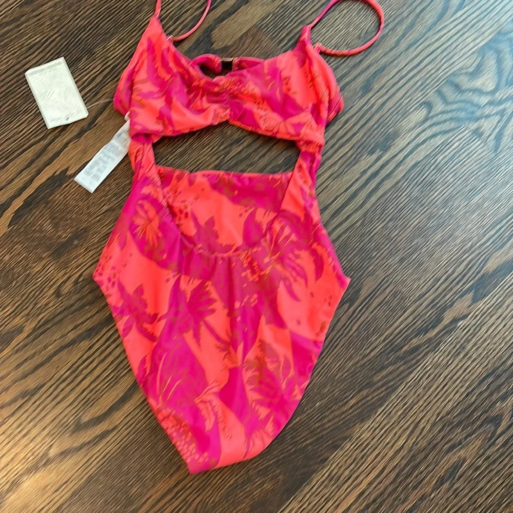 NWT VOLCOM Darling Womens Palm Fun Day 1‎ Piece Swimsuit!  Ladies size small!
